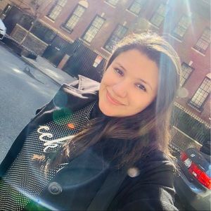 Meet your Posher, Luz angela